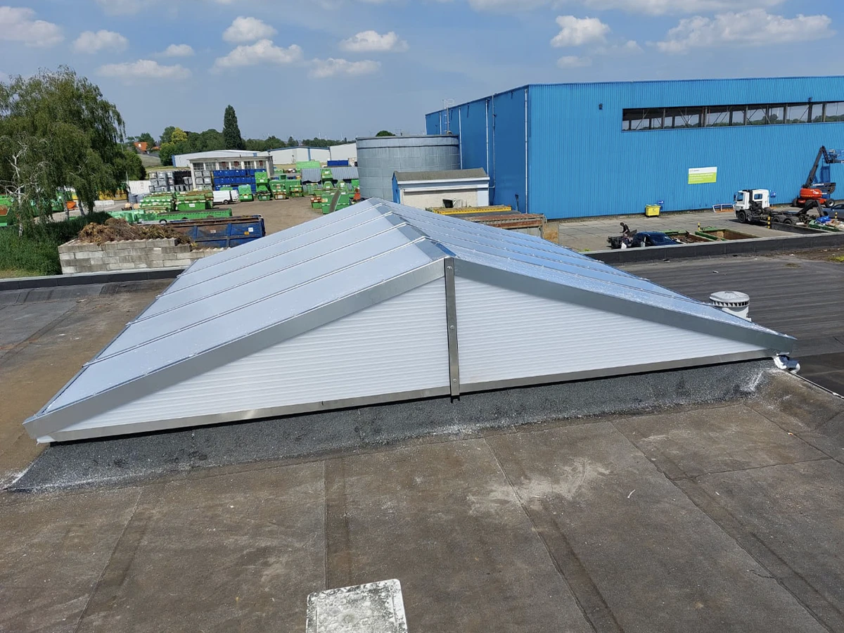 FKM Daglicht oplossingen - Lichtstraten - Op daken - zadeldak