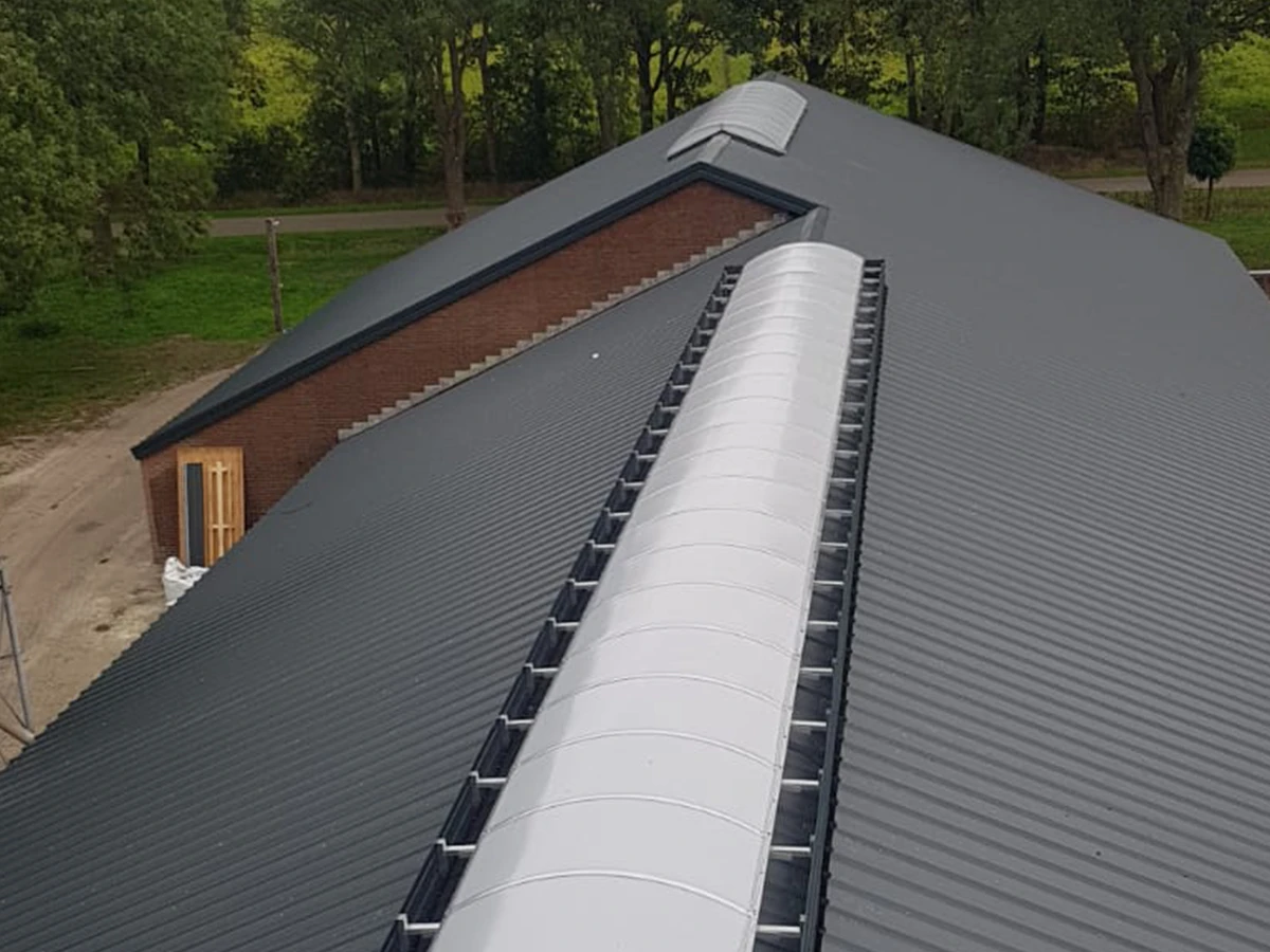FKM Daglicht oplossingen - Producten - Op daken - gebogen ventilatienok 02