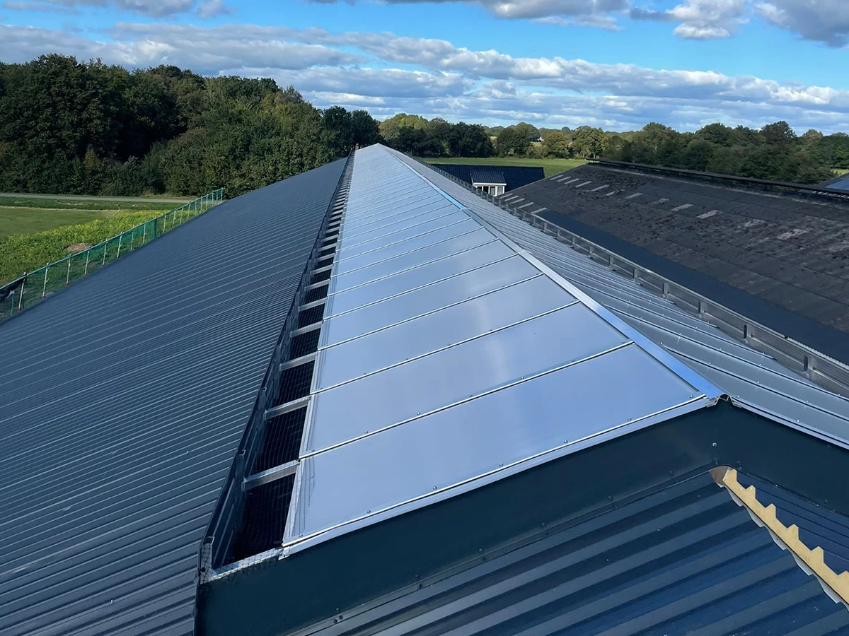 FKM Daglicht oplossingen - Producten - Op daken - zadeldak met zijventilatie 04
